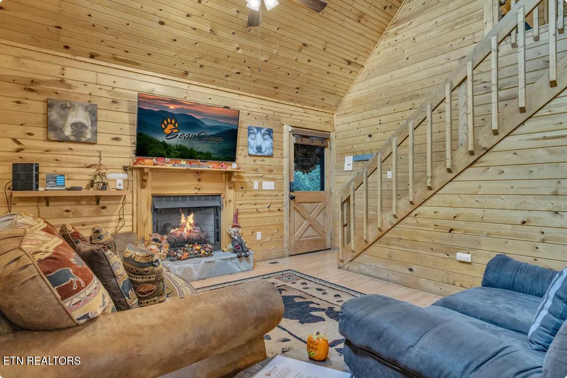 1815 Maranohe Way Sevierville, TN 37862 - Photo 3 of 26 Screenshot 2025-11-21 at 11-48-04 Red Oa
