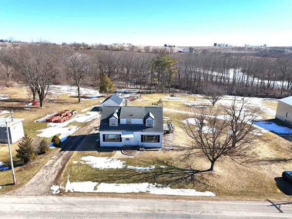 N940 Twin Grove Road, Juda, WI 53550