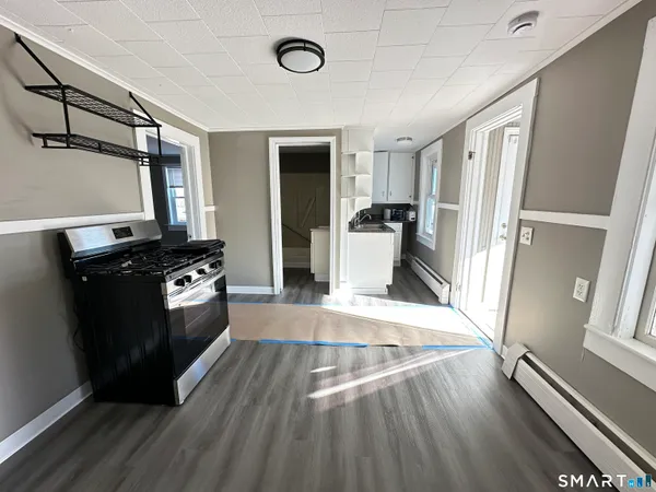 $1,500 | 40 Oak Street, Unit 2, Windsor Locks, CT 06096