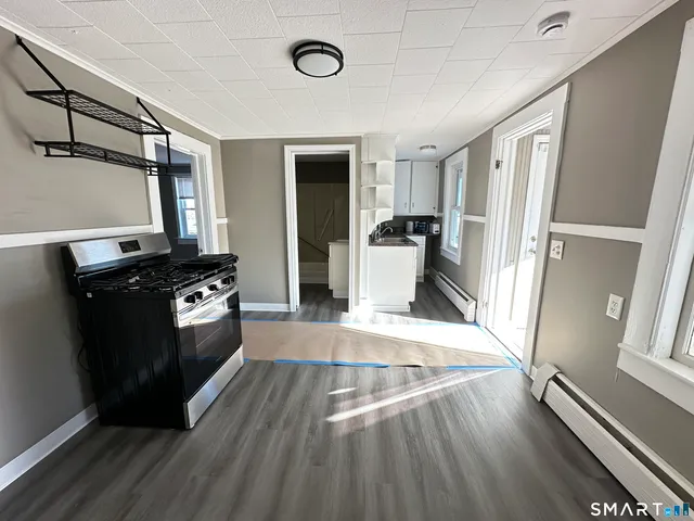 $1,650 | 40 Oak Street, Unit 2, Windsor Locks, CT 06096