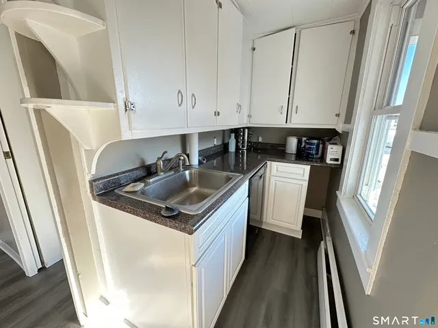 $1,650 | 40 Oak Street, Unit 2, Windsor Locks, CT 06096