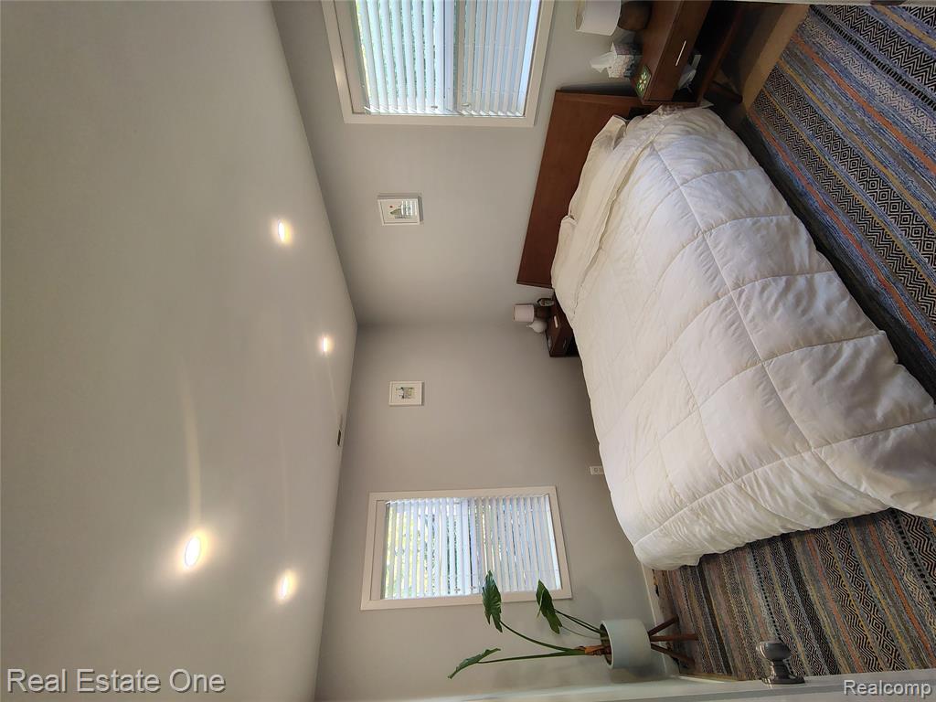 241 North Helen Avenue Rochester, MI 48307 - Photo 12 of 27