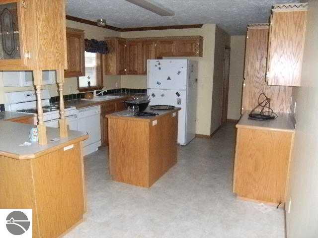 691 Tyler Road Southeast Kalkaska, MI 49646 - Photo 6 of 11 1715741-5.JPG
