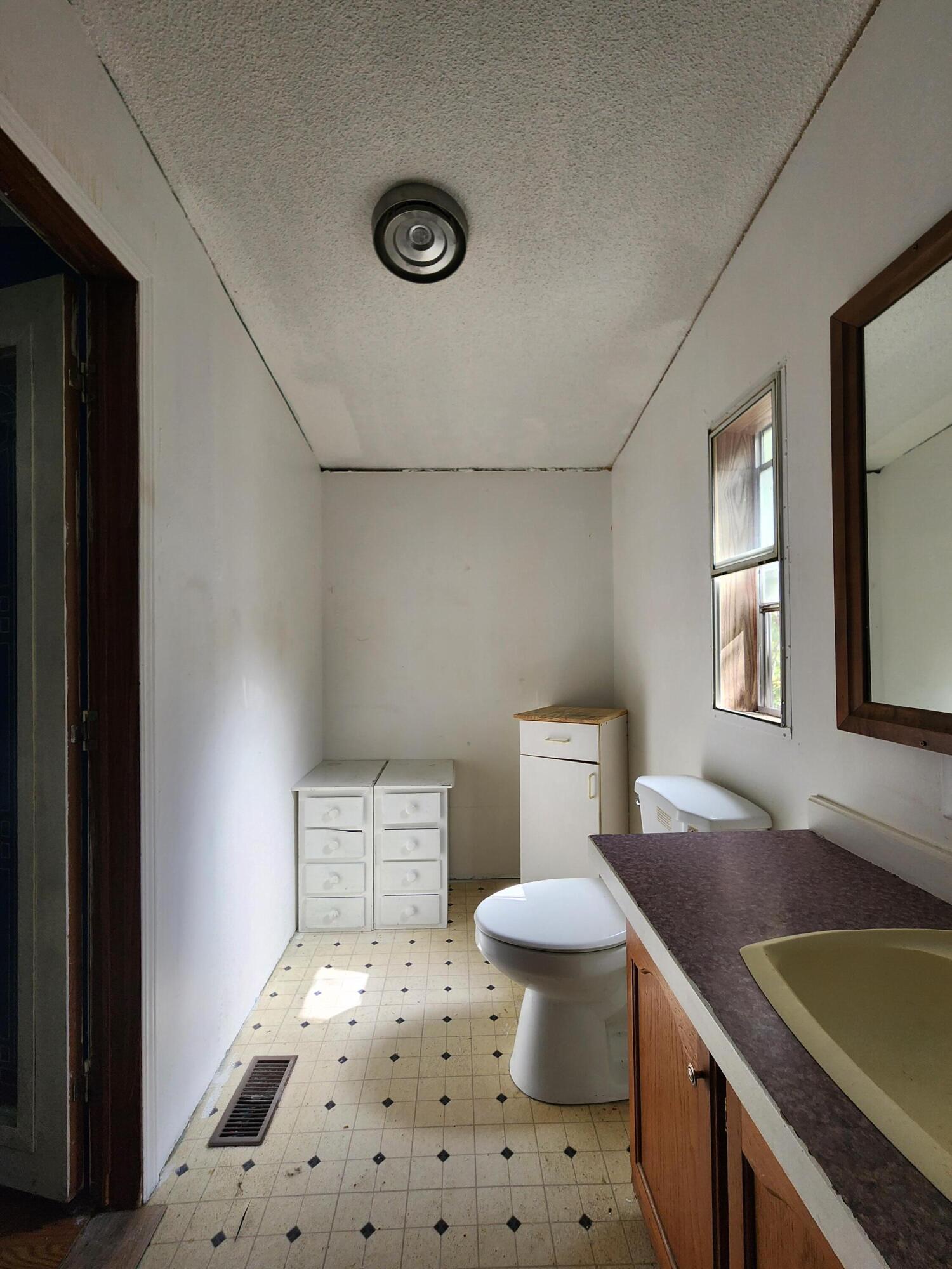 52 Morrill Road South China, ME 04358 - Photo 15 of 24 Primary Bathroom