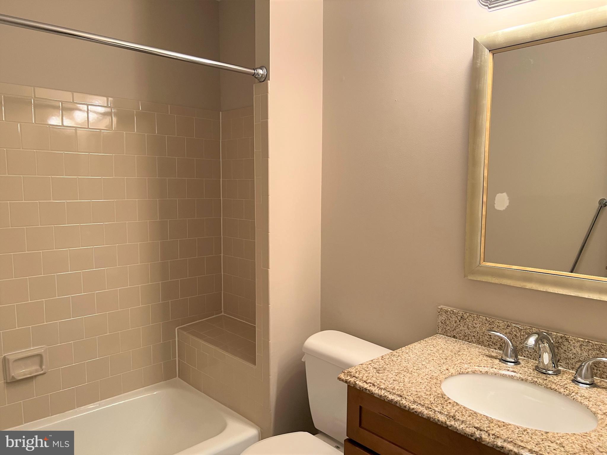 10783 Brewer House Road Rockville, MD 20852 - Photo 17 of 25 Hall Bath
