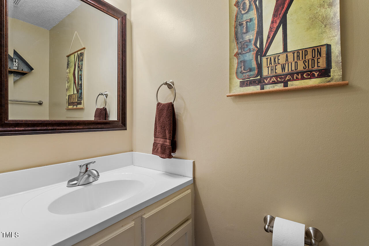 5617 Bringle Court Raleigh, NC 27610 - Photo 15 of 22 5617 Bringle Court_25