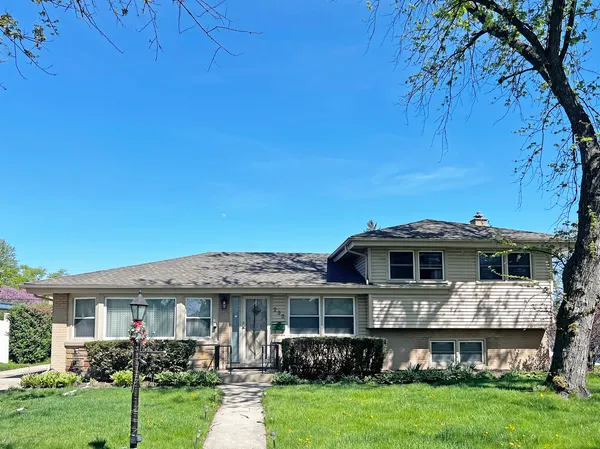 $550,000 | 233 Crescent Drive, Glenview, IL 60025