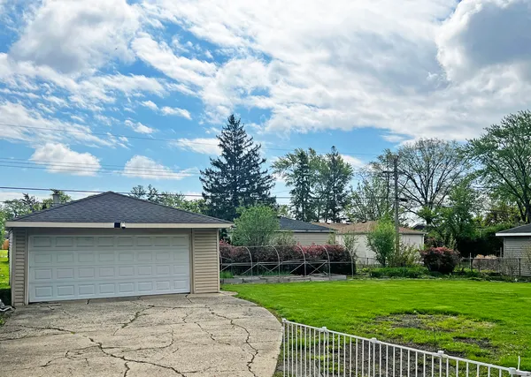 $550,000 | 233 Crescent Drive, Glenview, IL 60025
