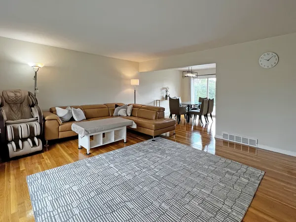 $550,000 | 233 Crescent Drive, Glenview, IL 60025