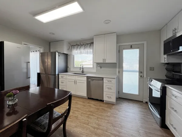 $550,000 | 233 Crescent Drive, Glenview, IL 60025