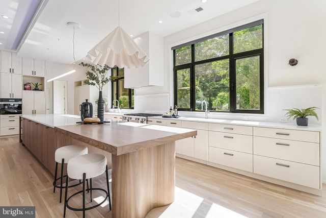 $3,950,000 | 3632 36th Road North, Arlington, VA 22207