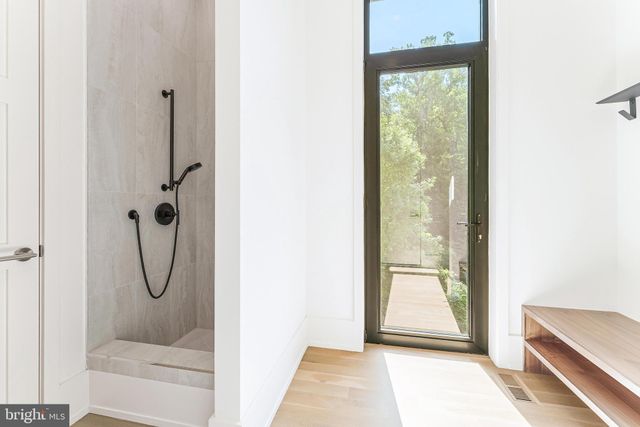 $3,950,000 | 3632 36th Road North, Arlington, VA 22207