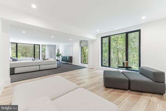 $3,950,000 | 3632 36th Road North, Arlington, VA 22207