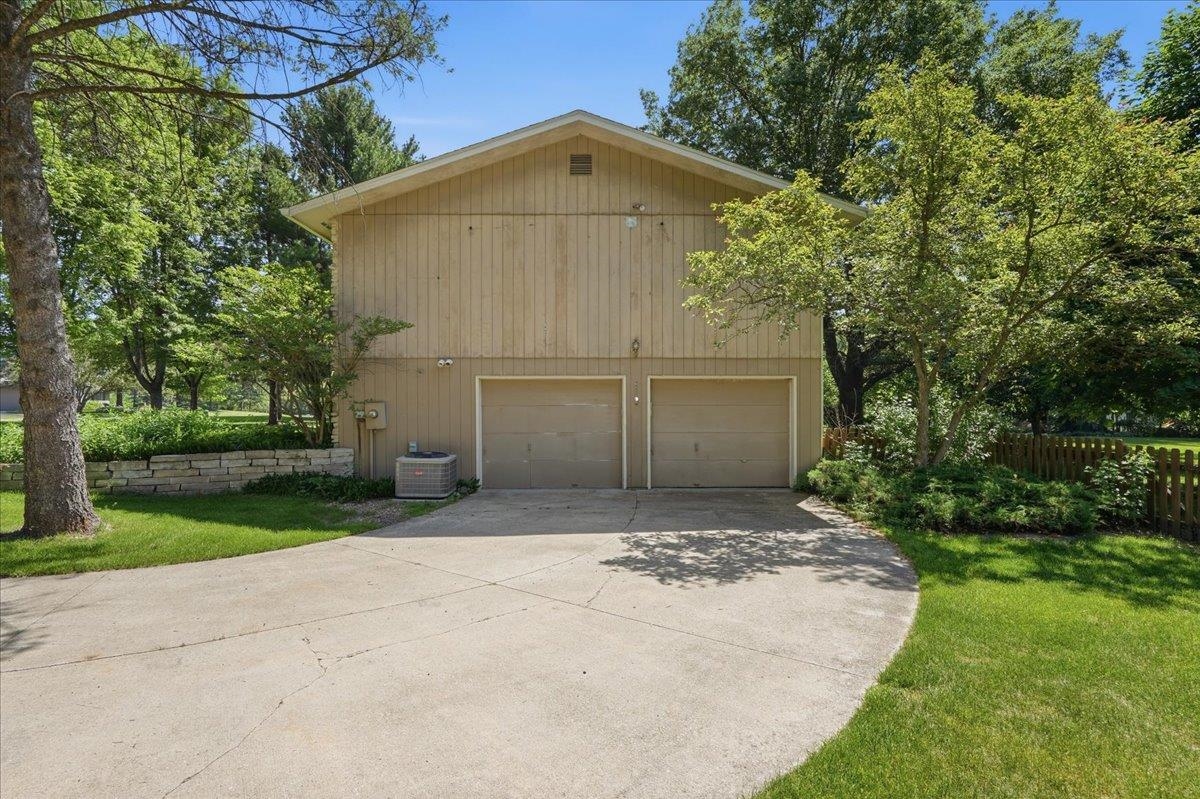 4938 Hickory Trail Middleton, WI 53562 - Photo 6 of 42