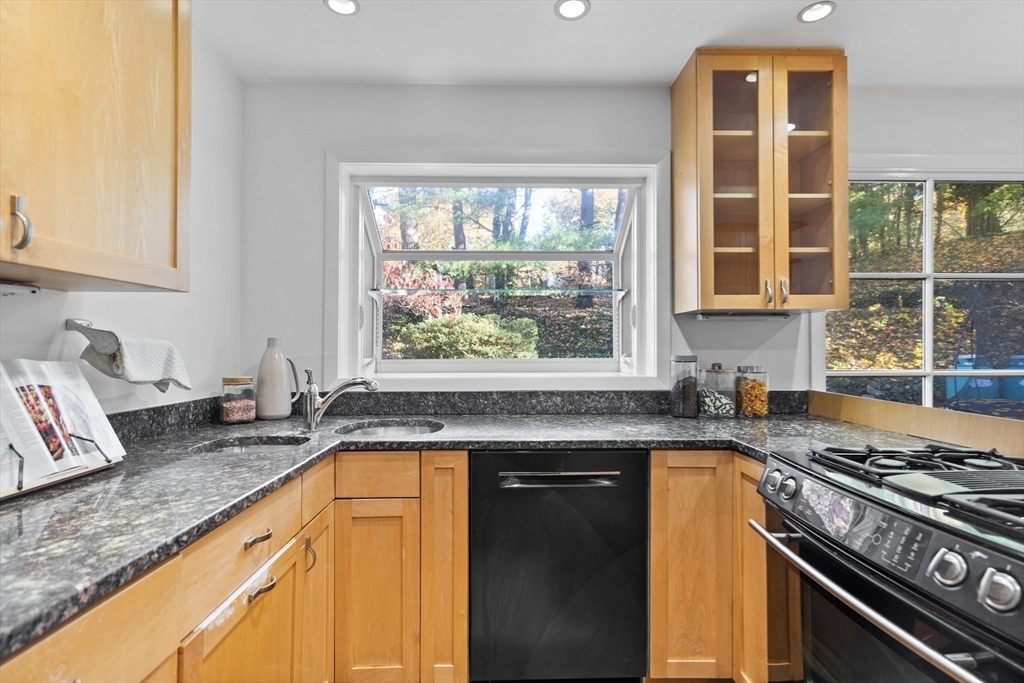 76 Hill Street Lexington, MA 02421 - Photo 10 of 28 Gallery Image 10