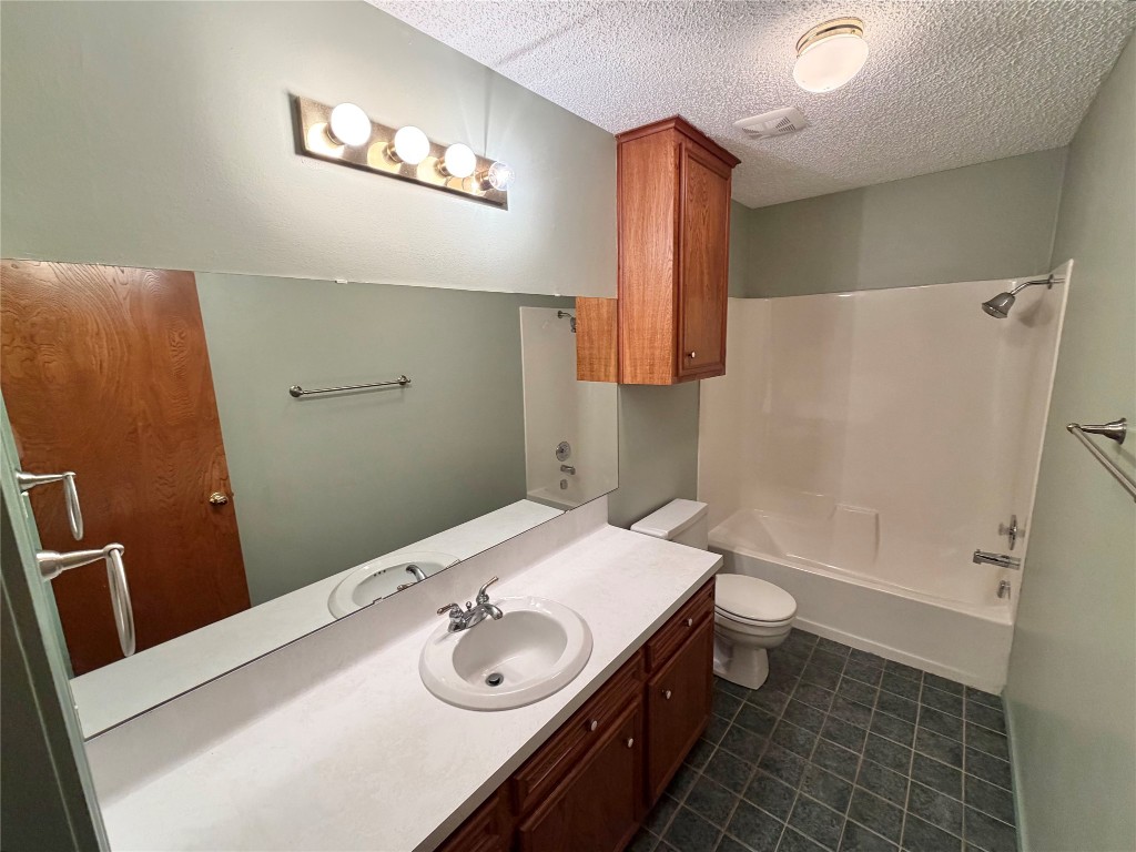 913 Cannan Drive Angleton, TX 77515 - Photo 19 of 39