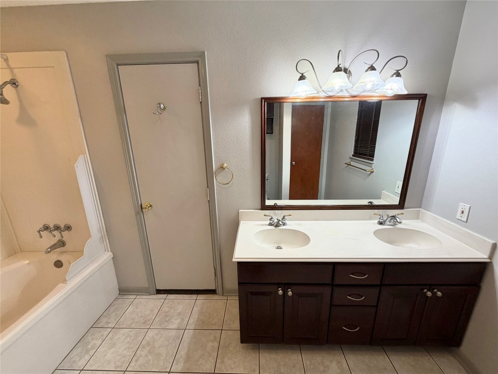 913 Cannan Drive Angleton, TX 77515 - Photo 27 of 39