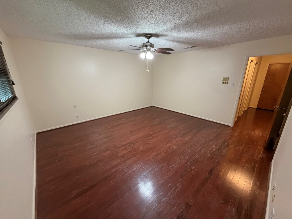 913 Cannan Drive Angleton, TX 77515 - Photo 28 of 39