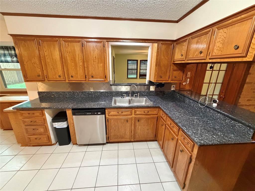 913 Cannan Drive Angleton, TX 77515 - Photo 34 of 39