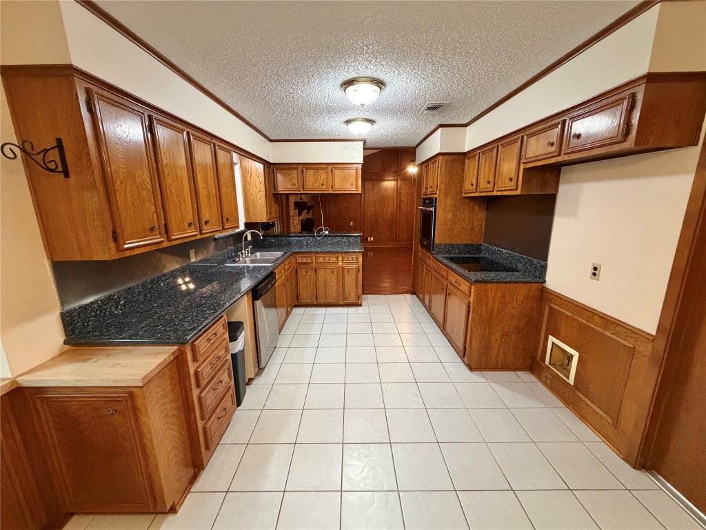913 Cannan Drive Angleton, TX 77515 - Photo 35 of 39