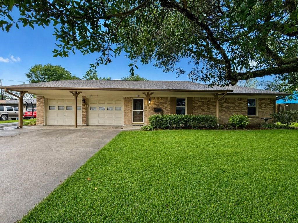 913 Cannan Drive Angleton, TX 77515 - Photo 38 of 39 a view of a house with a garden