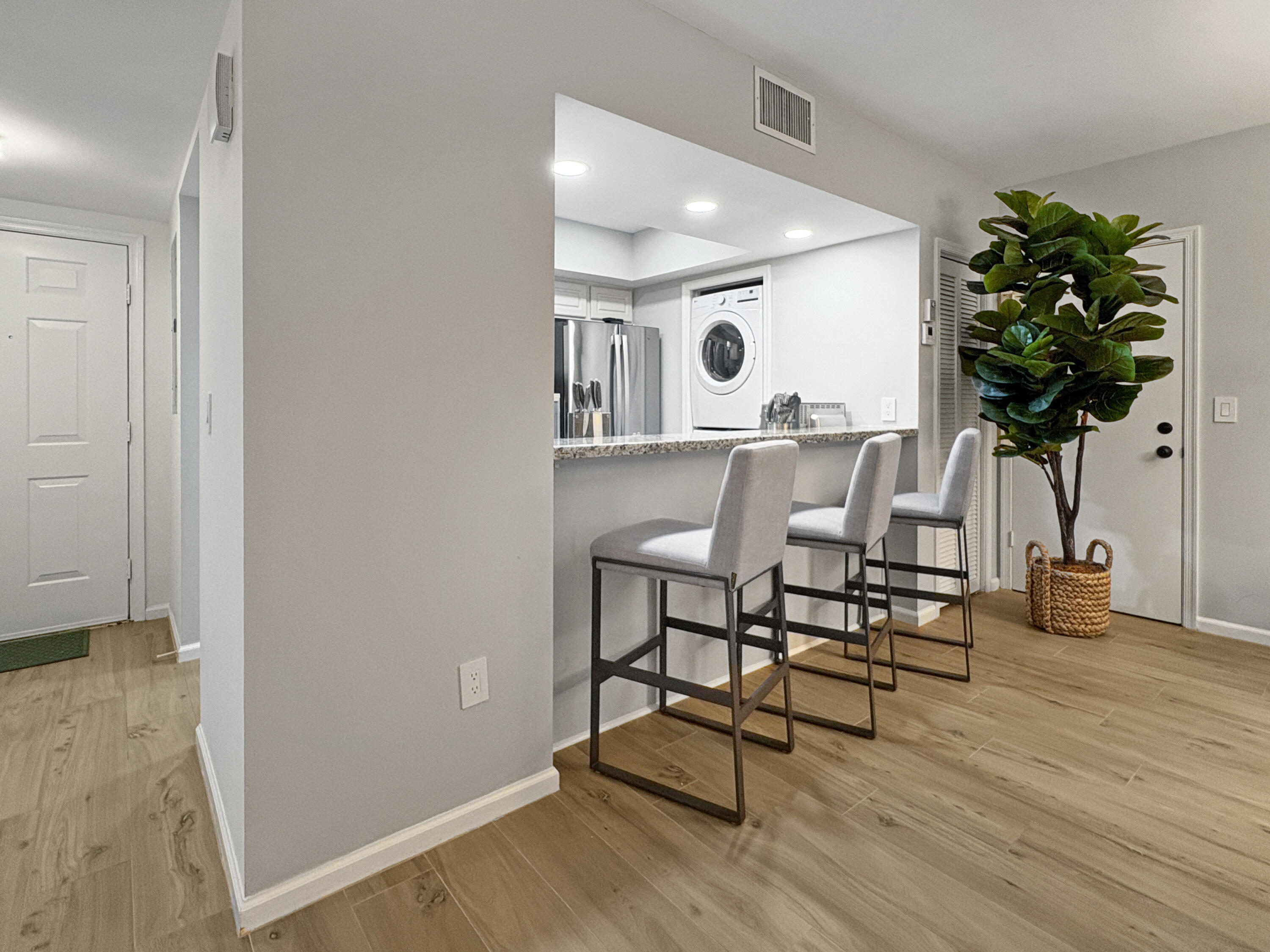13334 Polo Club Road, Unit 233 Wellington, FL 33414 - Photo 11 of 30 9cffa668f31b51c83fc1058b249a89758f5e7c73