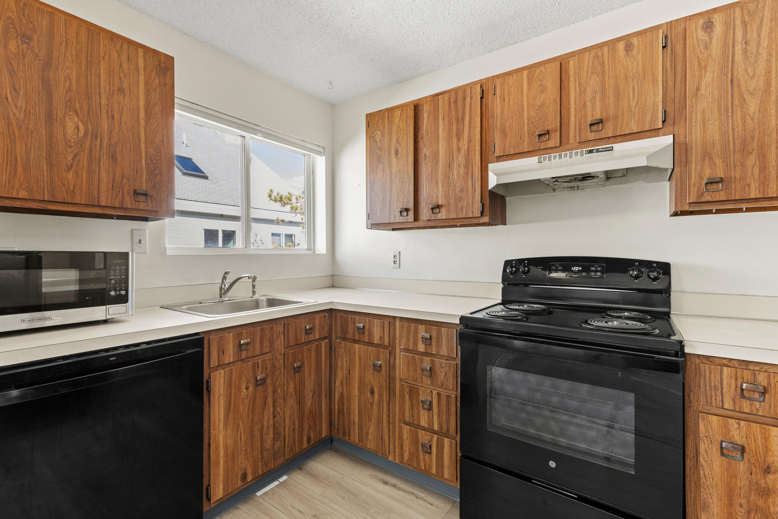 18 Ocean Street, Unit 55 South Portland, ME 04106 - Photo 9 of 25 18 ocean st south portland_005