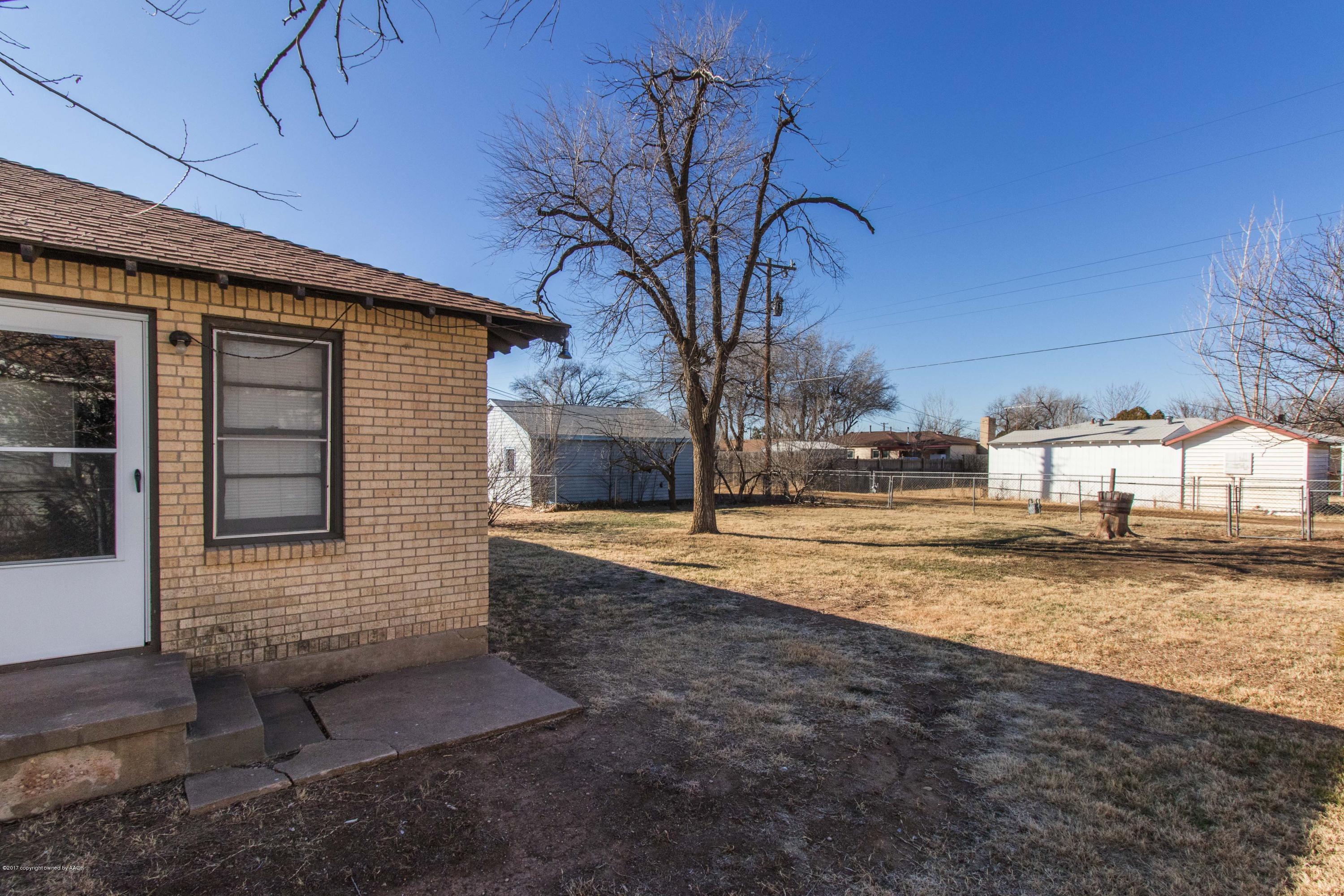 4314 Parker Street Amarillo, TX 79110 - Photo 17 of 20 a view of back yard of the house