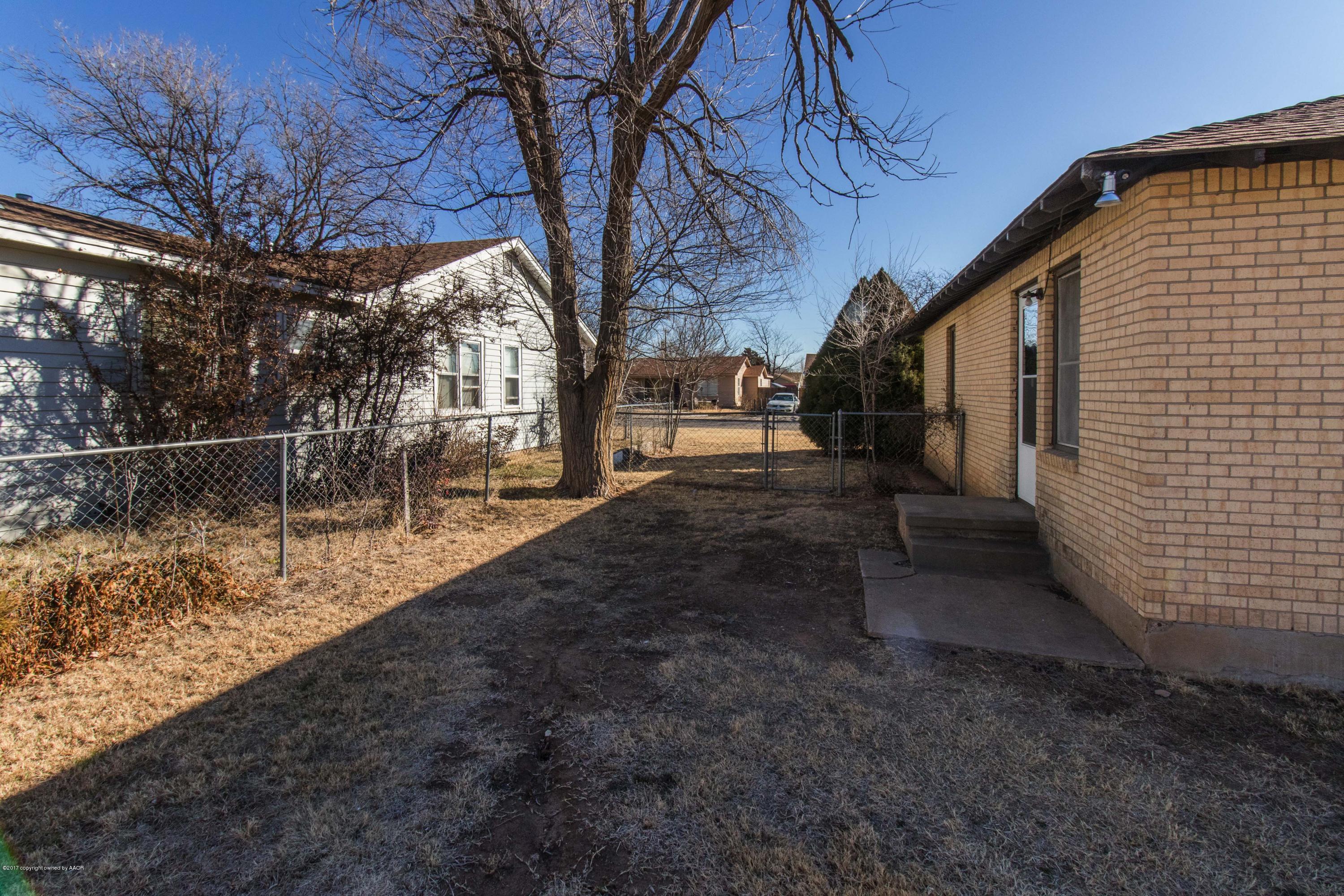 4314 Parker Street Amarillo, TX 79110 - Photo 18 of 20 a view of a yard with wooden fence