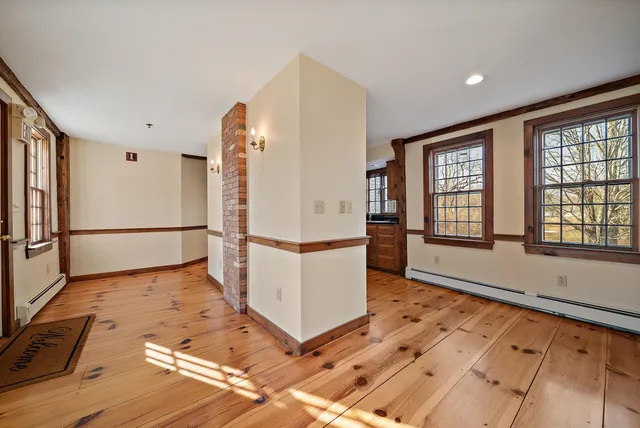 $849,900 | 454 Main Street, Fremont, NH 03044