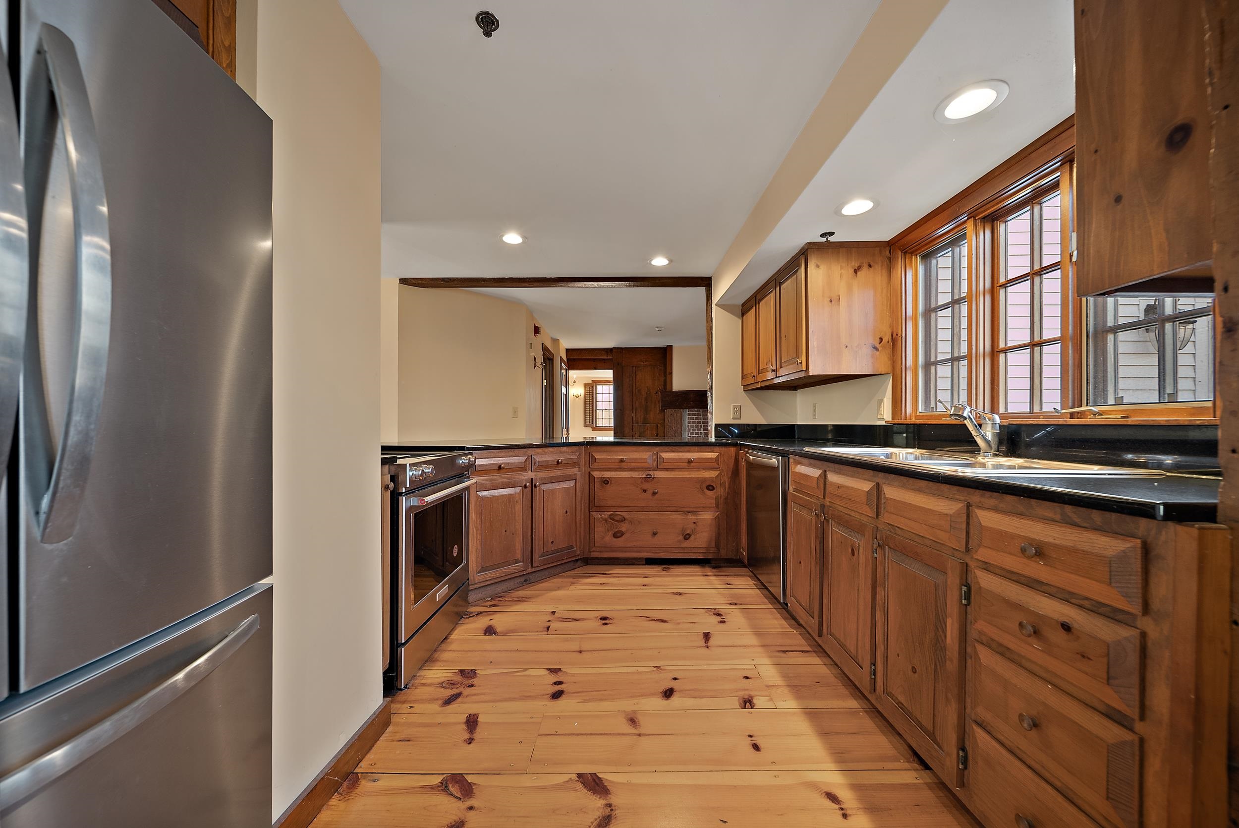 454 Main Street Fremont, NH 03044 - Photo 20 of 58