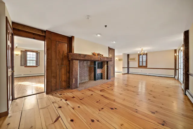 $849,900 | 454 Main Street, Fremont, NH 03044