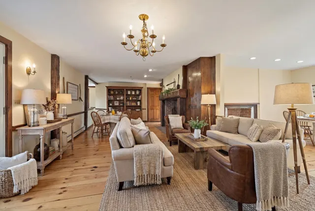 $849,900 | 454 Main Street, Fremont, NH 03044