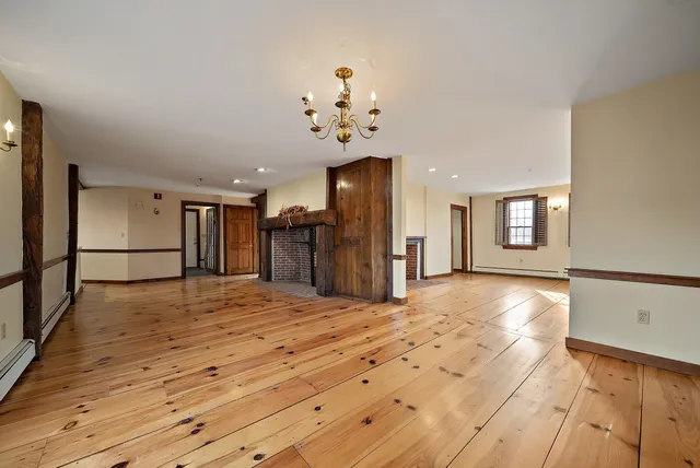 $849,900 | 454 Main Street, Fremont, NH 03044