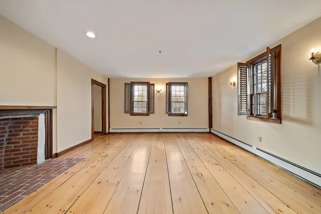 $849,900 | 454 Main Street, Fremont, NH 03044