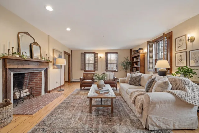 $849,900 | 454 Main Street, Fremont, NH 03044