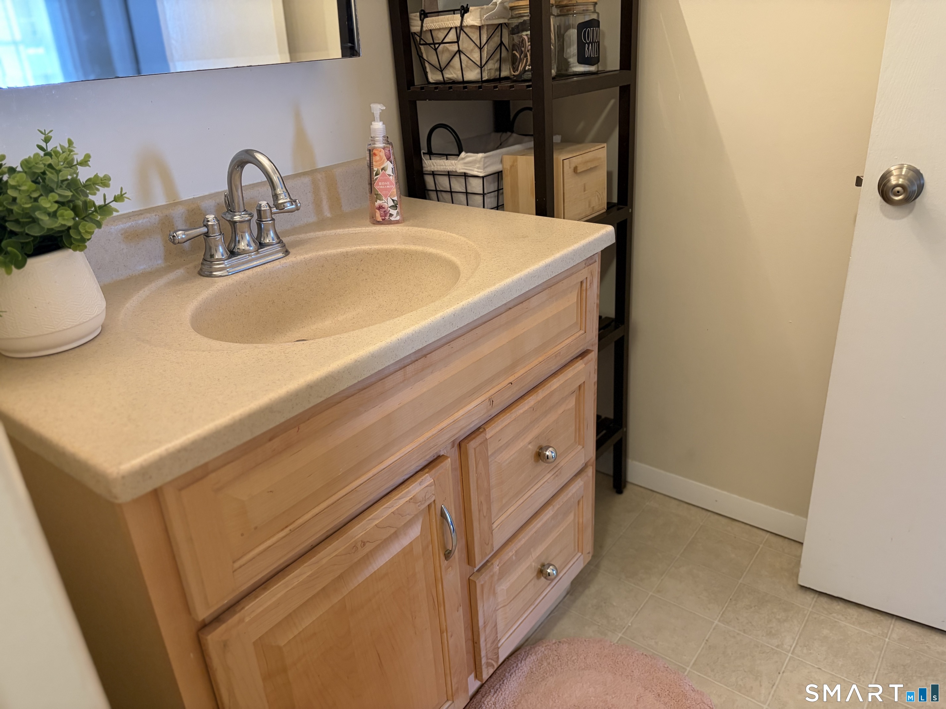 117 Heather Ridge, Unit 117 Shelton, CT 06484 - Photo 11 of 17 Newer remodeled kitchen