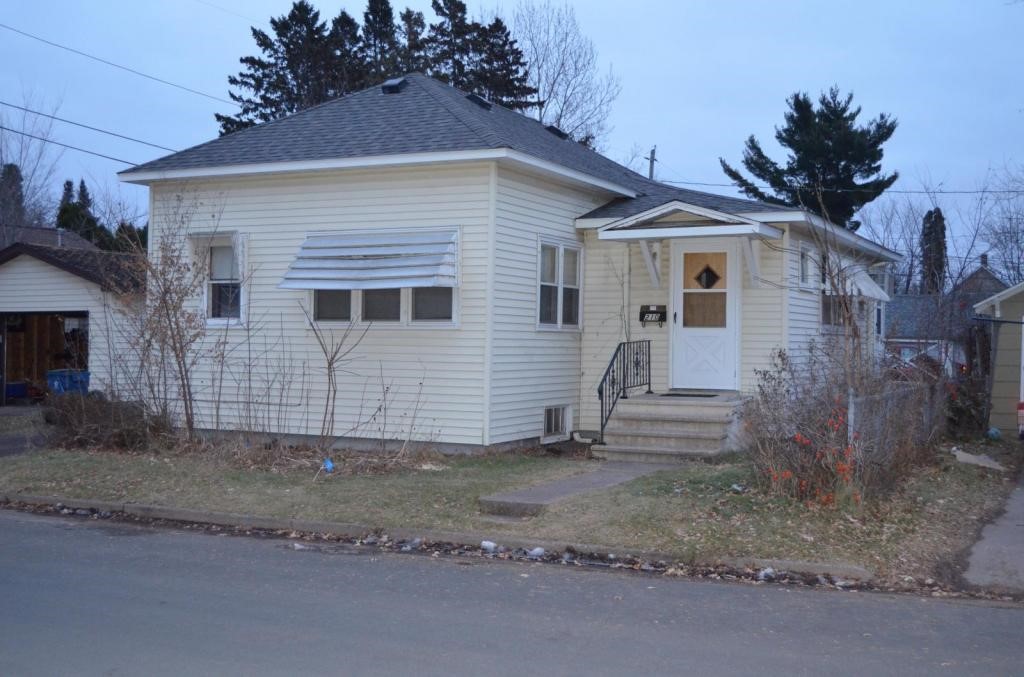 210 High Street Spooner, WI 54801 - Photo 4 of 19