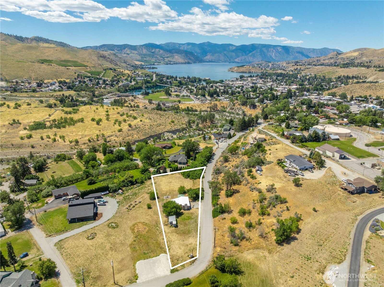 744 Riverview Cemetery Road Chelan, WA 98816 - Photo 3 of 29