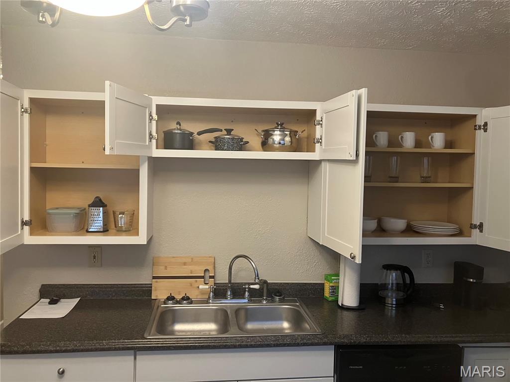 1009 Belle Valley Drive, Unit 8 Belleville, IL 62220 - Photo 4 of 17