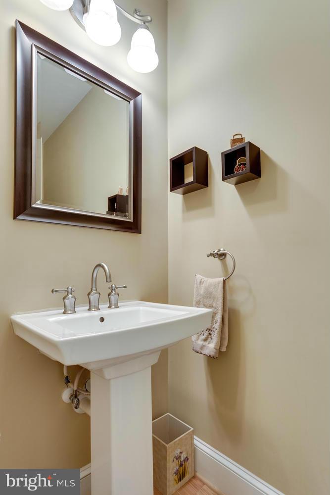 2771 Hill Road Vienna, VA 22181 - Photo 15 of 30 Bath