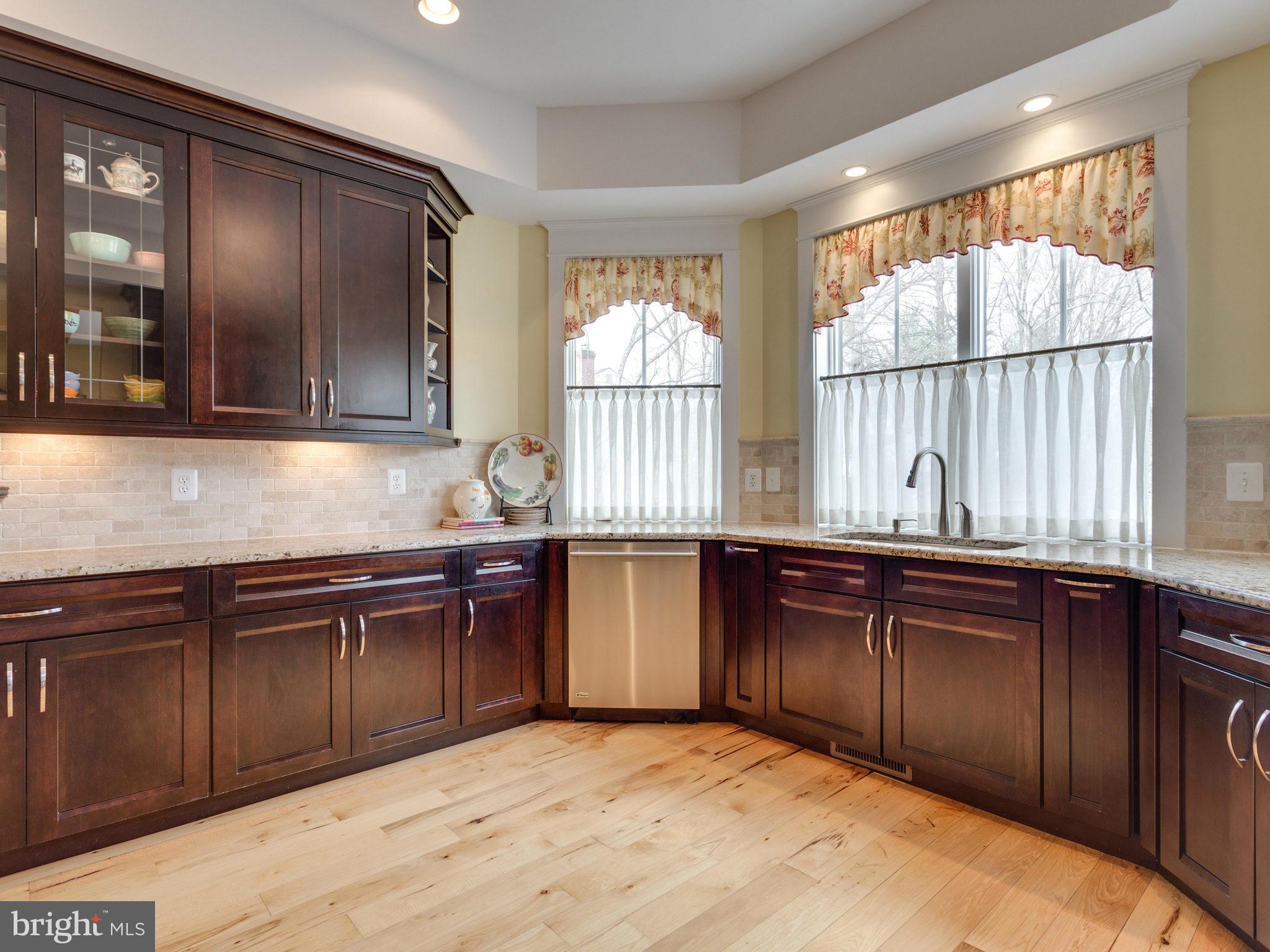 2771 Hill Road Vienna, VA 22181 - Photo 8 of 30 Kitchen