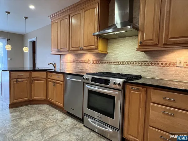 $3,950 | 6 White Beeches Drive, Dumont, NJ 07628