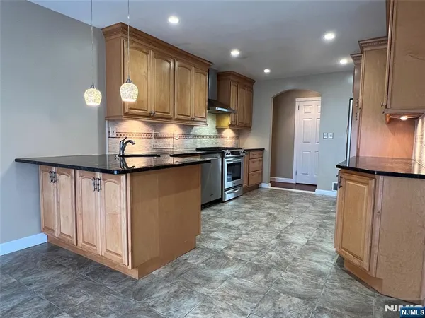 $3,950 | 6 White Beeches Drive, Dumont, NJ 07628