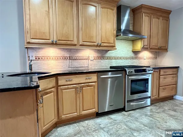 $3,950 | 6 White Beeches Drive, Dumont, NJ 07628
