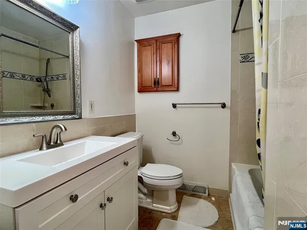 $3,950 | 6 White Beeches Drive, Dumont, NJ 07628