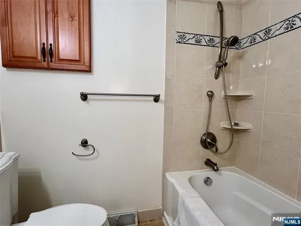 $3,950 | 6 White Beeches Drive, Dumont, NJ 07628