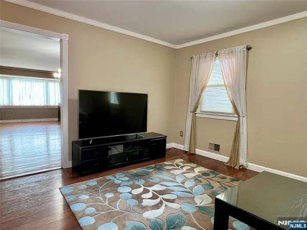 $3,950 | 6 White Beeches Drive, Dumont, NJ 07628