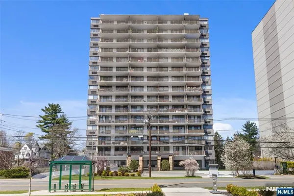 $319,999 | 235 Prospect Avenue, Unit 2B, Hackensack, NJ 07601