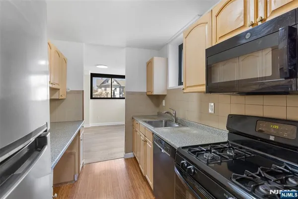 $319,999 | 235 Prospect Avenue, Unit 2B, Hackensack, NJ 07601